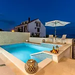 Апартаменты Belo Horizonte, With Pool & Sea View
