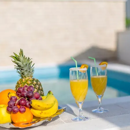 Belo Horizonte, With Pool & Sea View Split